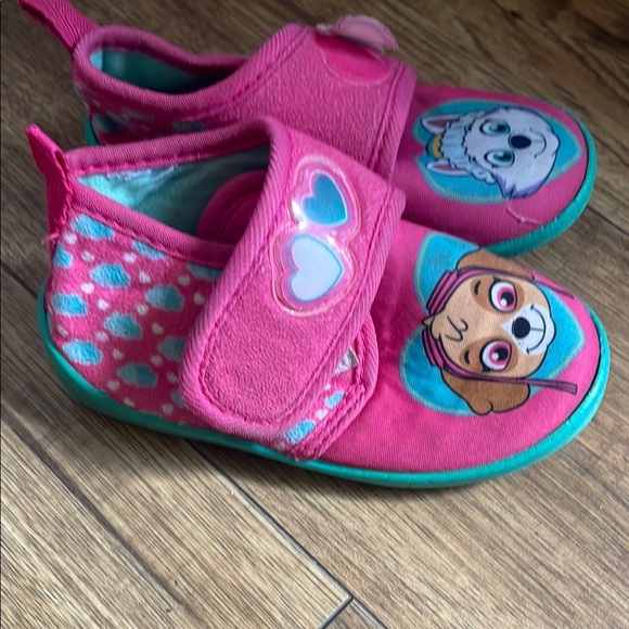 Pink Kids' Slippers with Cartoon Characters​ - Picture 4 of 4